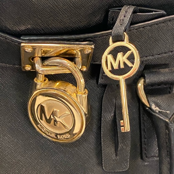 Michael Kors Bags Michael Kors Leather Purse With Lock And Key